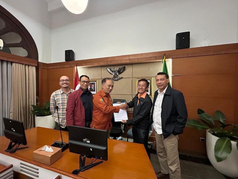 Penyerahaan Pendapat,Usulan Dan Pertimbangan Ke Ketua Depeprov Jawa Barat, Dalam Penentuan UMK Dan UMSK 2025 18 Desember 2024