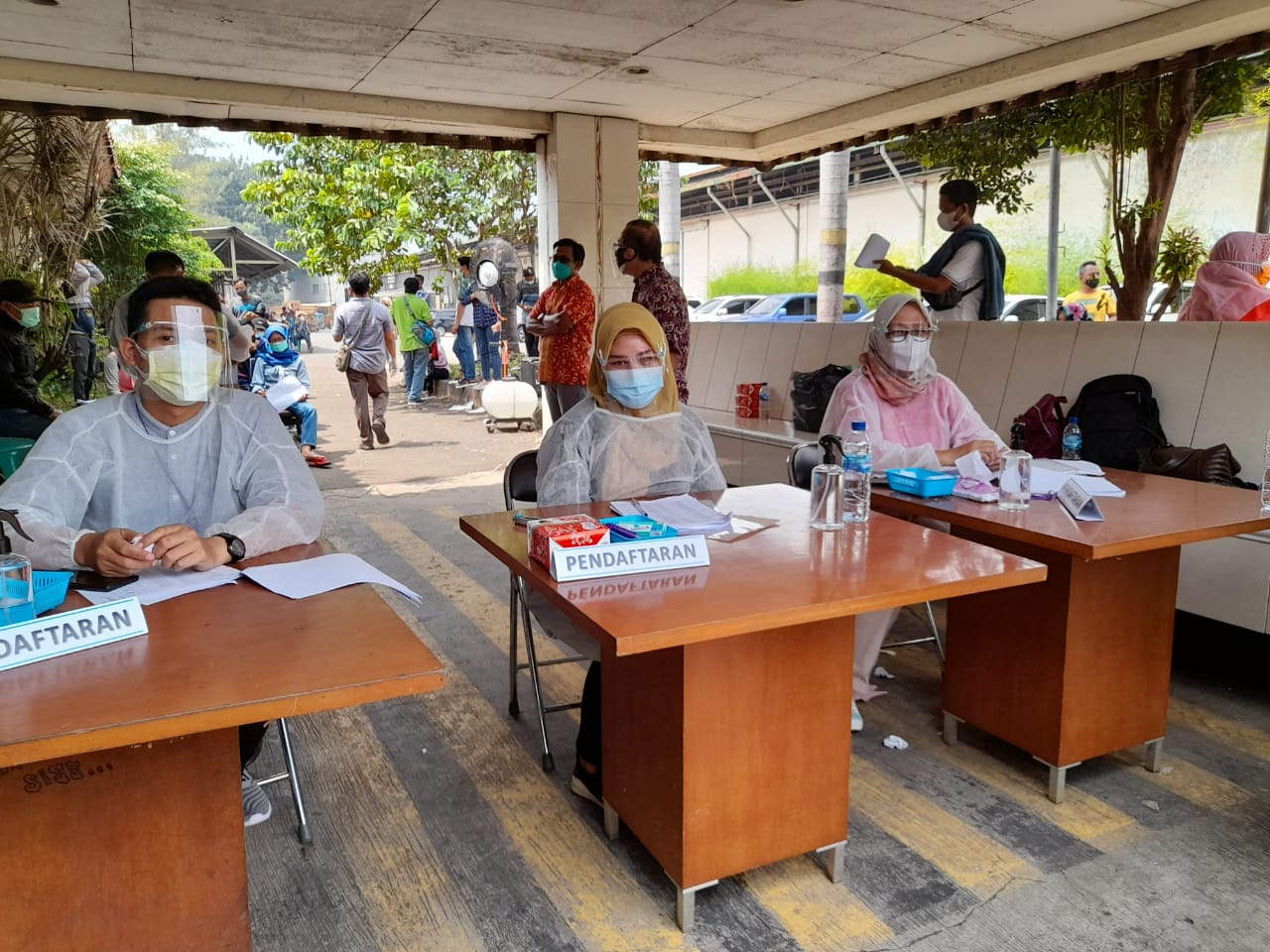 DPK APINDO Kab. Bogor Bersama Bupati dan Dinkes Kab. Bogor serta Instansi terkait lainnya Gelar Vaksinasi di Cileungsi